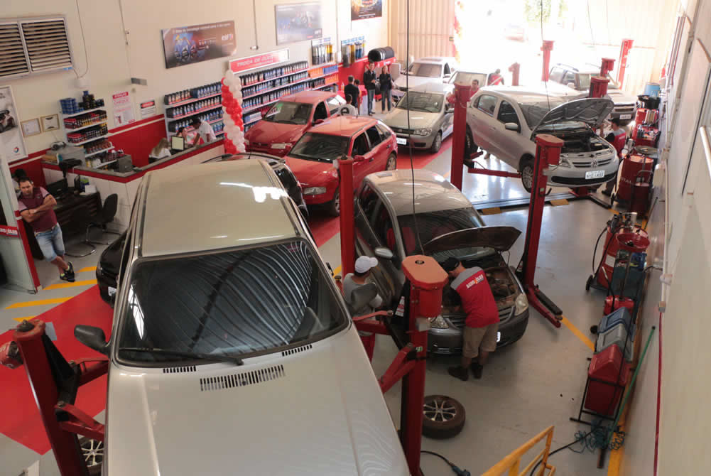 Serviço profissional de manutenção automotiva